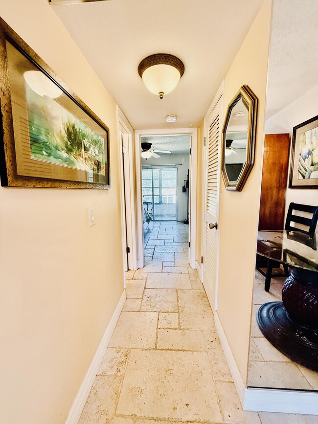 Building Photo - 159 Sussex H