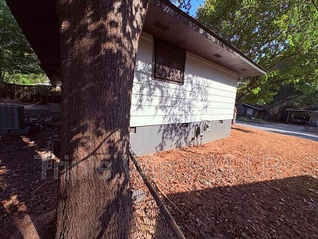 Building Photo - 76 S Meadowcliff Dr