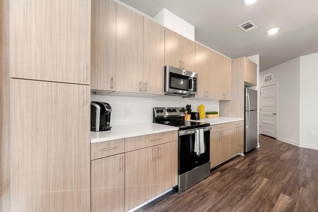 Building Photo - 2048 Bolton Dr NW