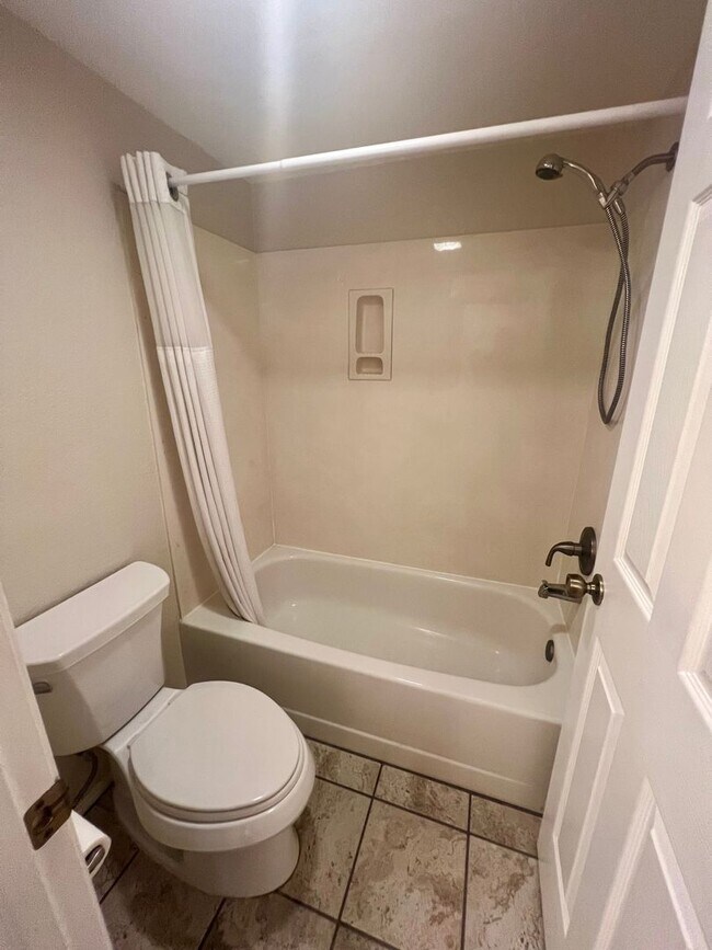 Building Photo - Unfurnished, 1-Year Long-Term Rental (Lowe...