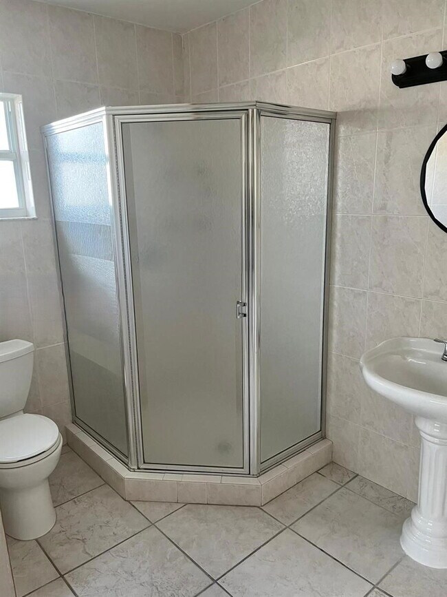 Building Photo - Southwest 45th Terrace, Miami, FL 33175 - 5 BR 3 BA single-family home