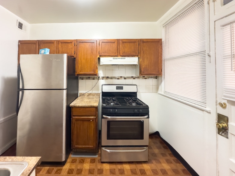 Building Photo - 8305 S Ashland Ave