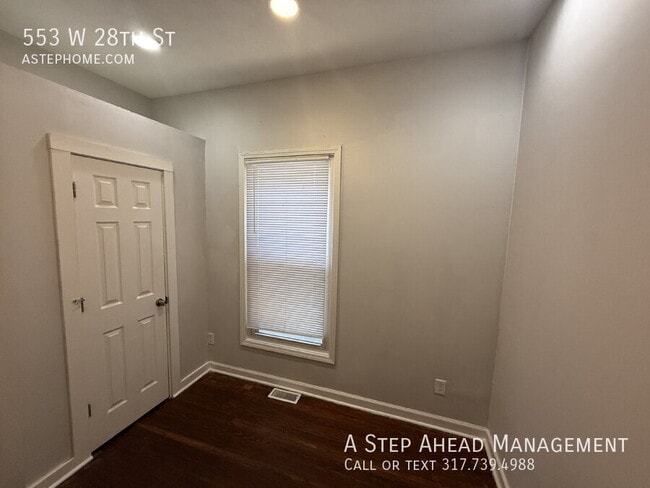 Building Photo - 553 W 28th St