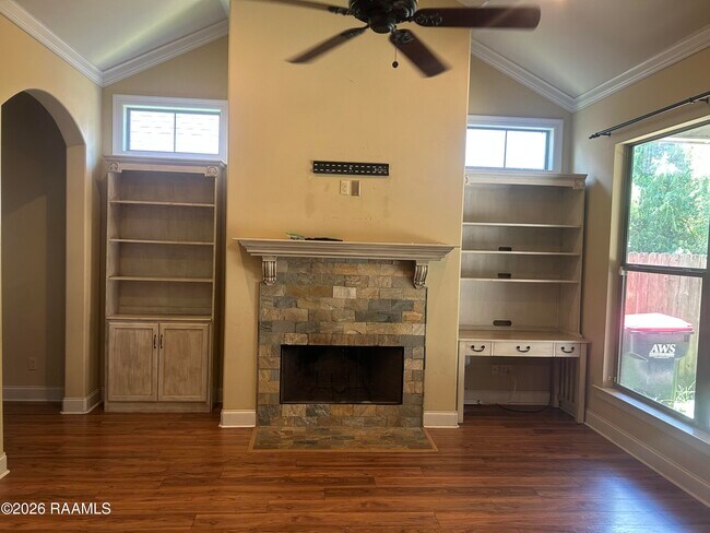 Building Photo - 303 Annabelle Dr