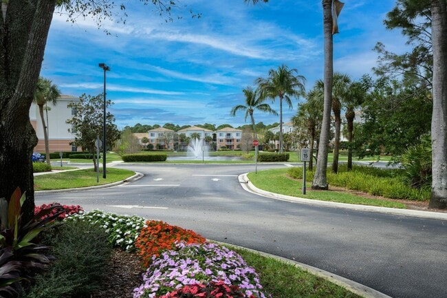 Building Photo - 5205 Myrtlewood Cir E