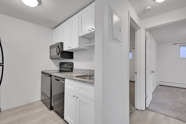 Building Photo - $1,375.00  - 2 Bedrooms, 1 Bathroom, Condo in Denver with Cozy Carpet!