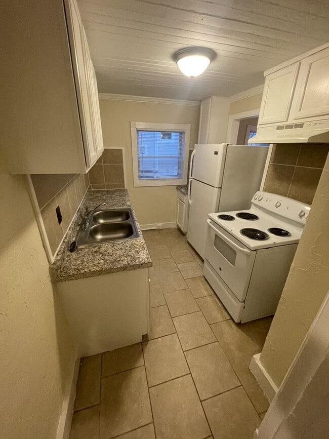 Building Photo - 2 Bd 1 Ba Ranch