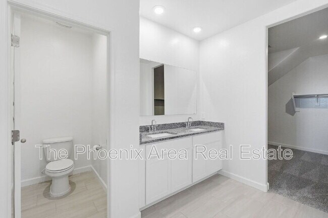 Building Photo - 2761 W Seaver Ave