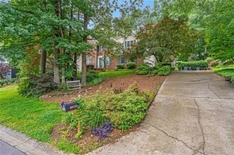 Building Photo - 1880 Meadowchase Ct