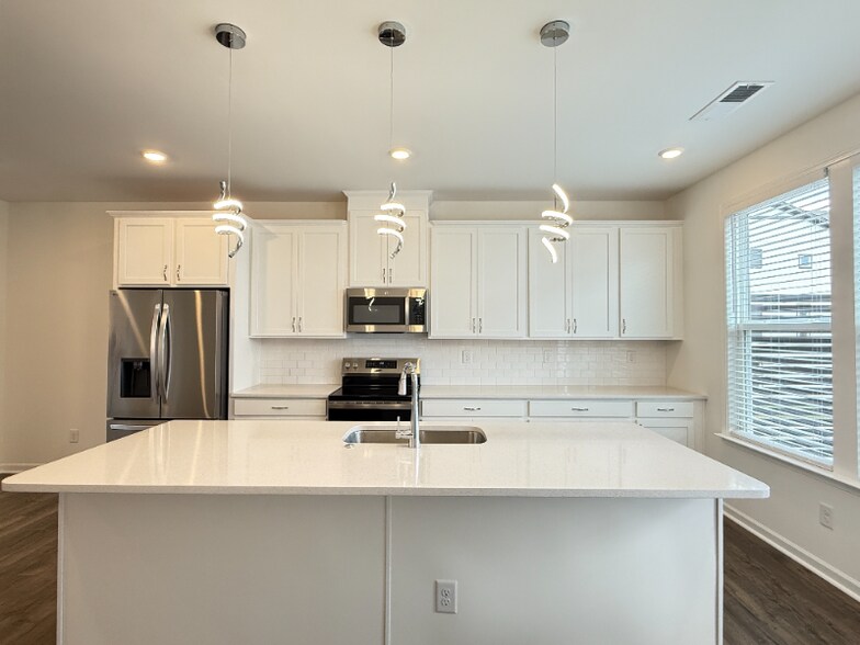 Building Photo - 5019 Westmead Ln