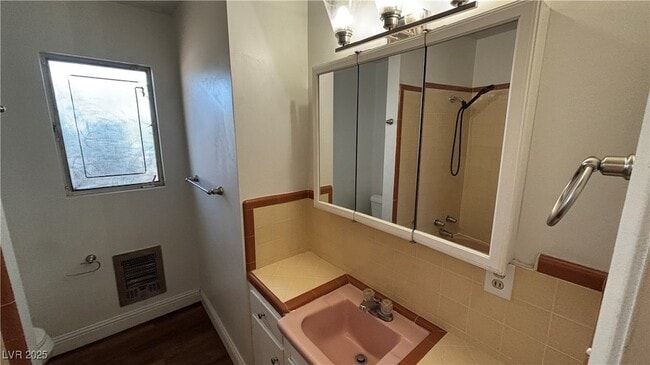 Building Photo - 1516 Houssels Ave