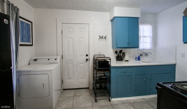 Building Photo - 2 br, 1 bath Duplex - 1319 East 53rd Street