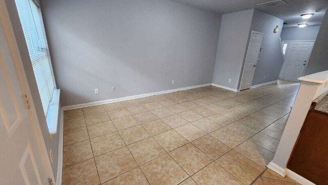 Building Photo - 385 Brookview Dr