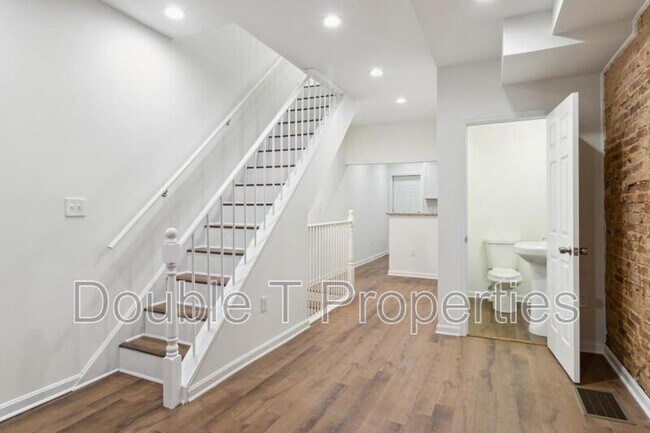 Building Photo - 912 N Milton Ave