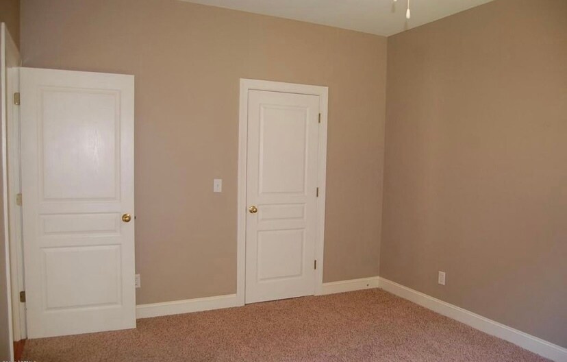 Building Photo - 8 Lagaree Ct