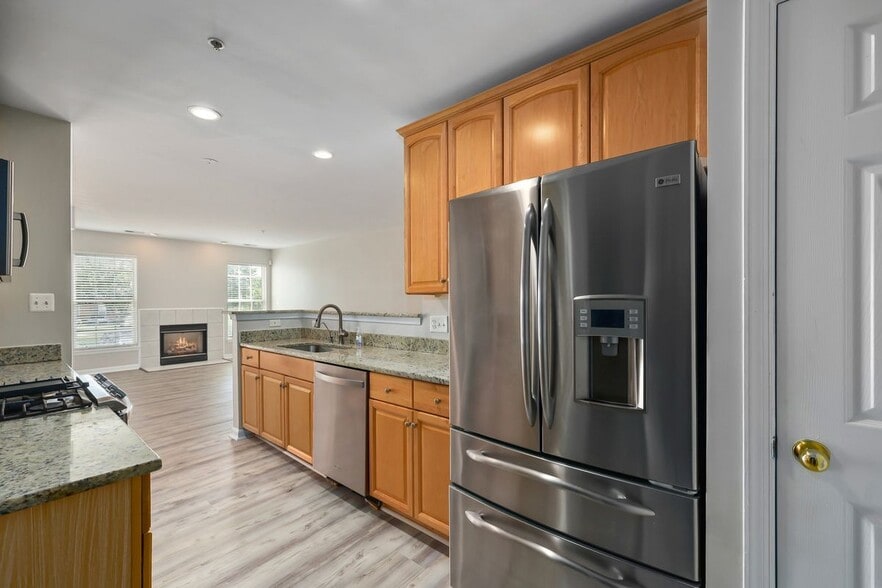 Building Photo - 25340 Lake Mist Square