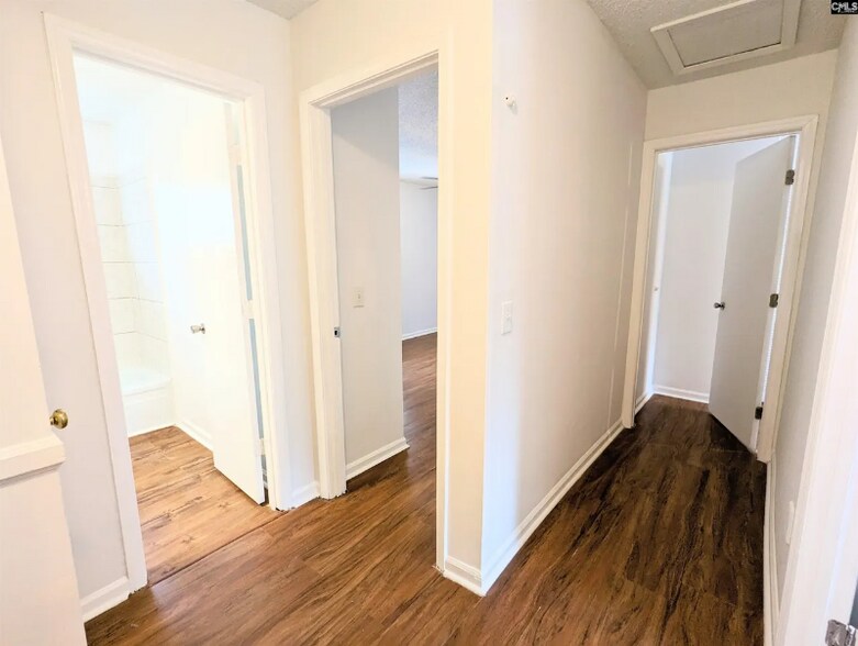 Building Photo - 4708 Palm Tree Ln