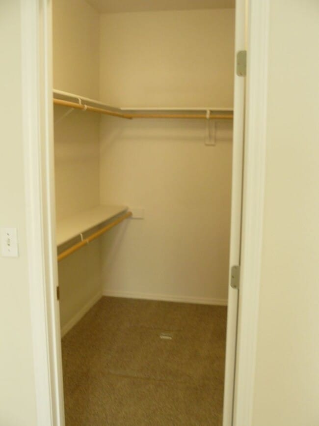 Building Photo - 2 Bedroom, 1.5 Bath Townhome