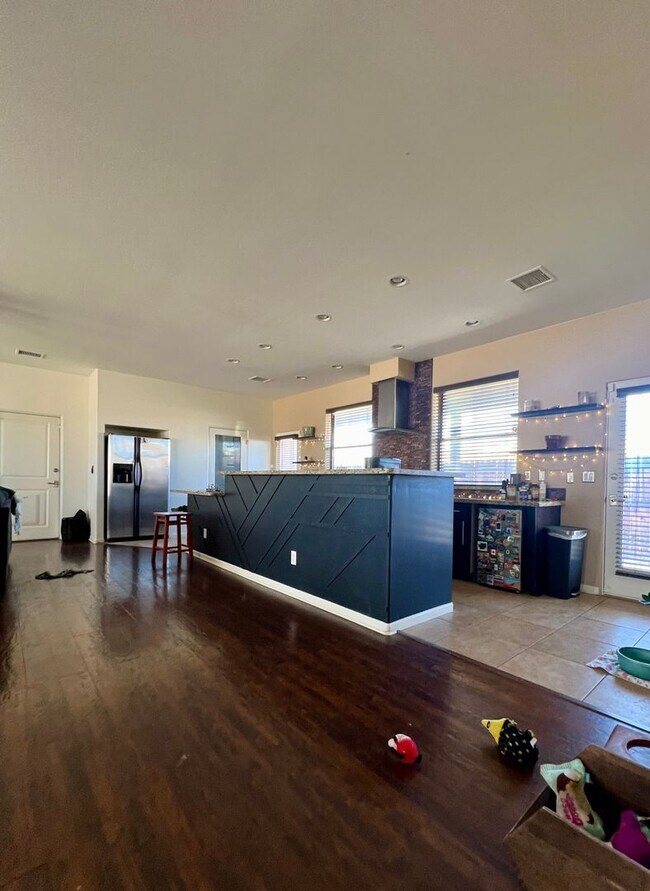 Building Photo - Charming , Single story 3 Bedroom , 2 Bath Home!