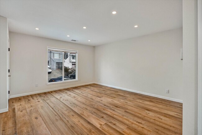 Building Photo - 123 Byxbee St