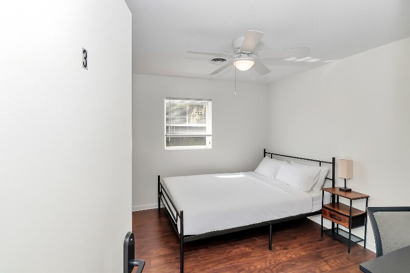 Building Photo - 1031 NE 39th Ct