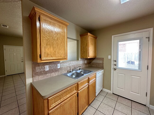 Building Photo - 2503 Cody Poe Rd