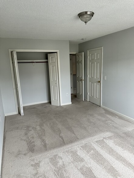 Upstairs Room 1 - 106 Lullwater Dr