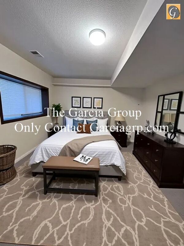 Building Photo - 17949 SE Arista Dr