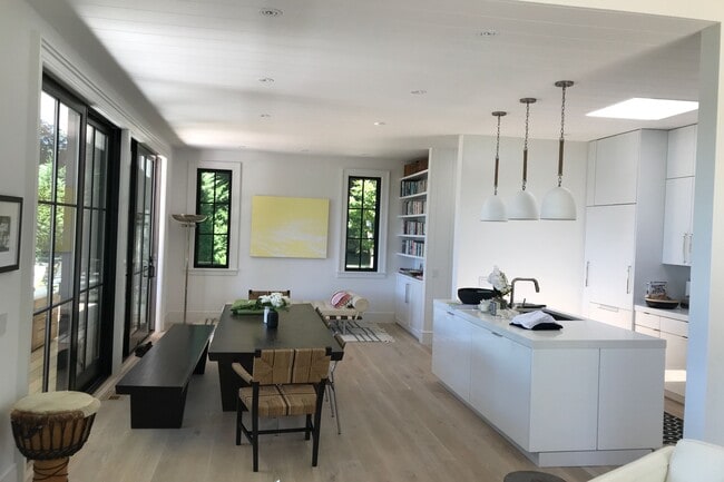 Building Photo - 51 Dumar Dr