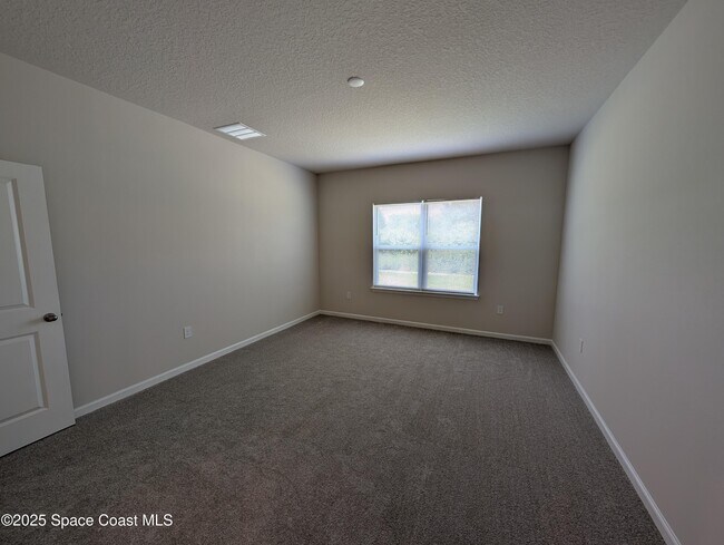 Building Photo - 2504 Landing Dr
