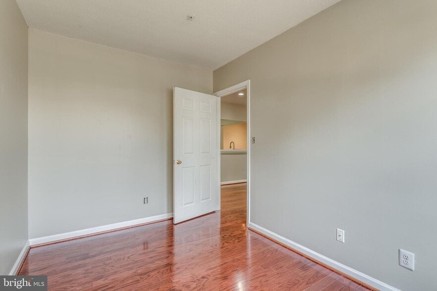 Building Photo - 20311 Beechwood Ter