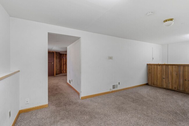 Building Photo - Your Timeless Haven in St. Paul for $2,599/month! $250 OFF 1st MONTH!