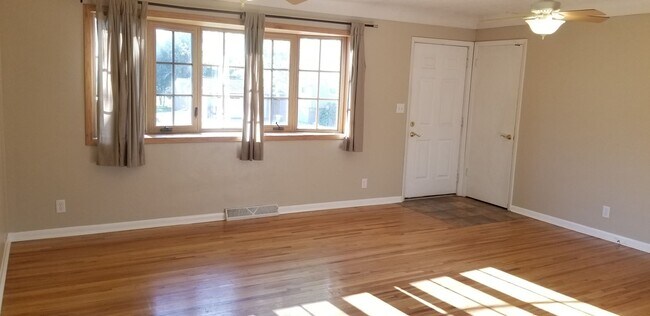 Building Photo - Now Leasing for May 2026!