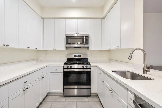 Building Photo - 70 Endicott St