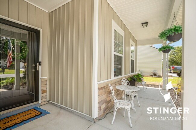 Building Photo - 44 Saluda Way