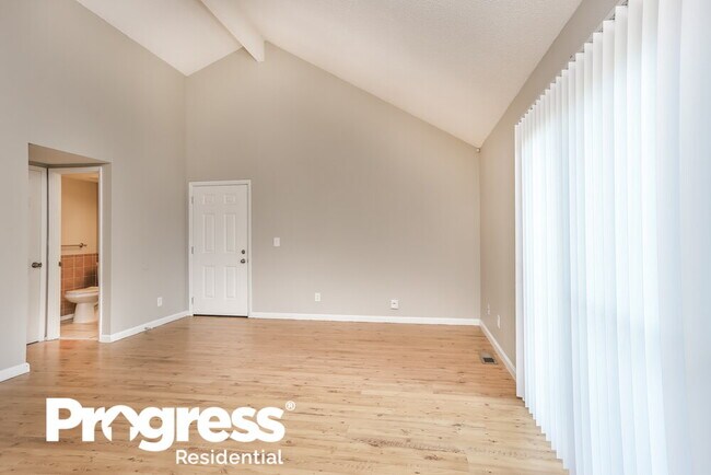 Building Photo - 1690 Woodman Dr