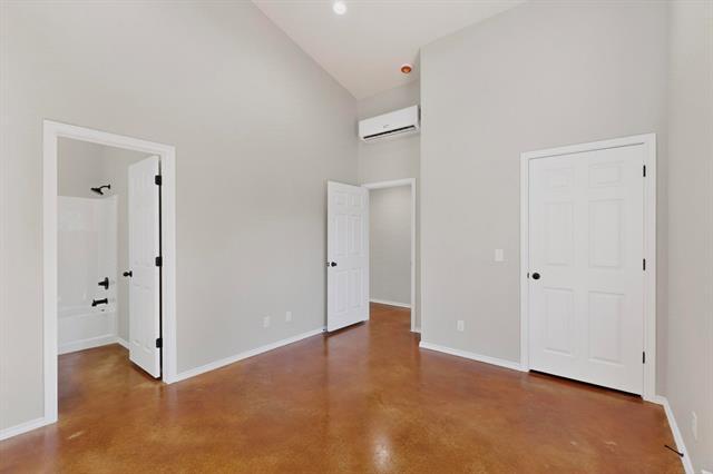 Building Photo - 1471 W Kaufman St