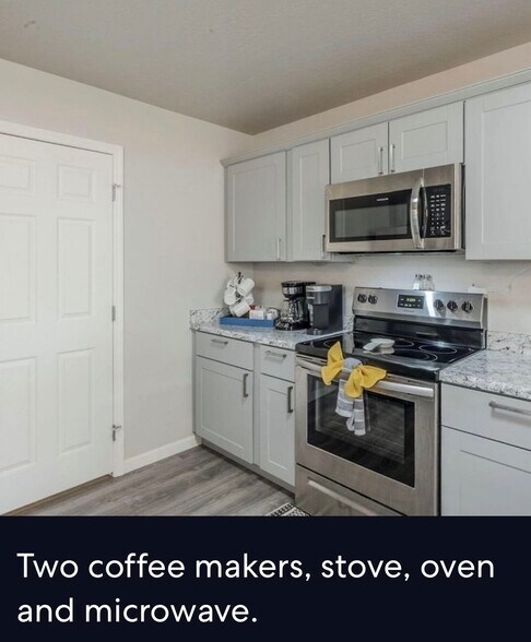 Building Photo - 10177 E La Palma Ave