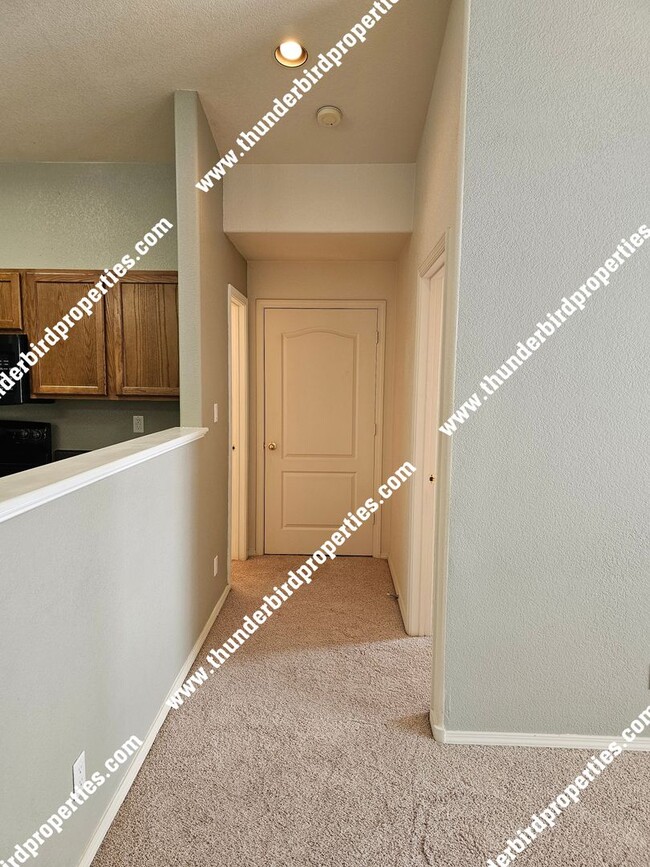 Building Photo - Gated Community available NOW!