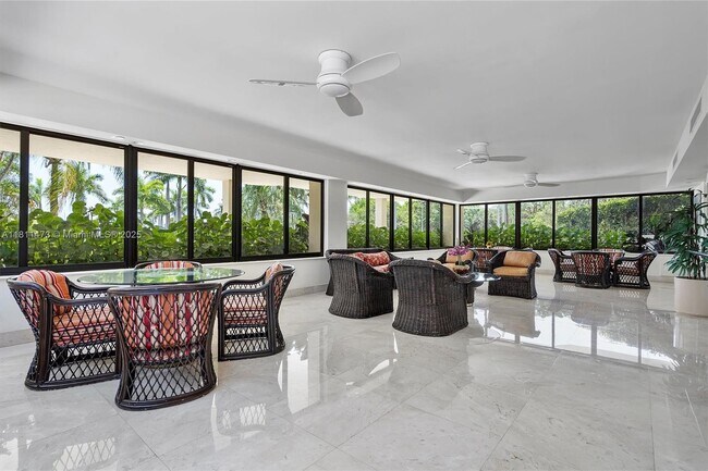 Building Photo - 2575 S Bayshore Dr