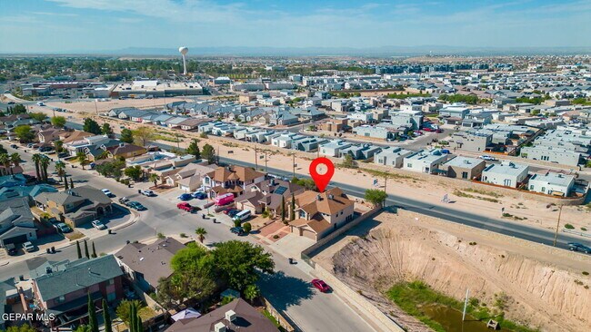 Building Photo - 695 Paseo del Mar Dr