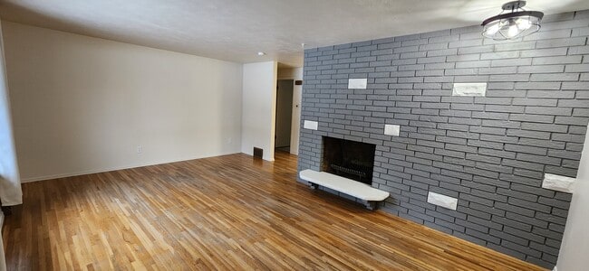 Building Photo - 804 W Westview Ave