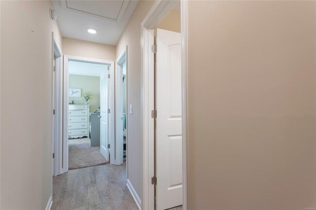 Building Photo - 820 Sunset Ct