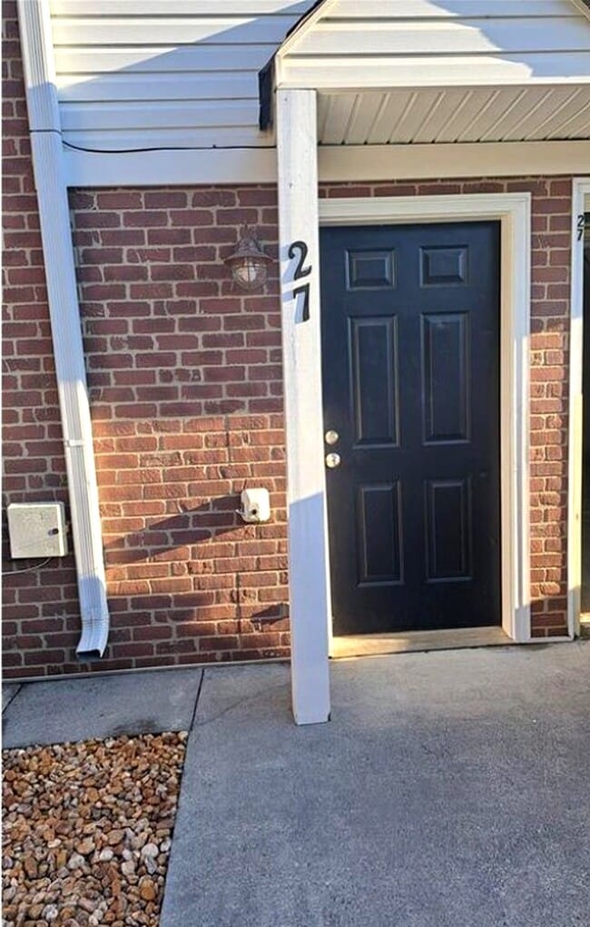 Building Photo - 27 Corinth Rd