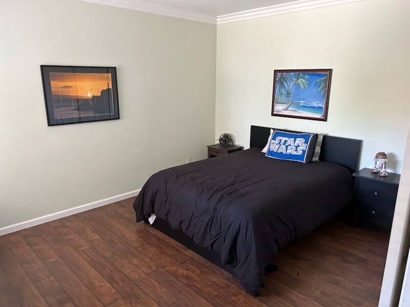 Building Photo - 215 Knox St