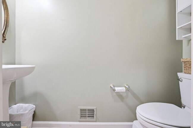 Building Photo - 5767 Bush Hill Dr