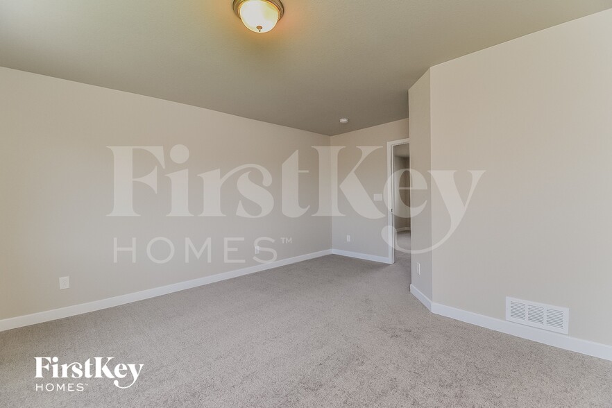 Building Photo - 10393 Luneth Dr