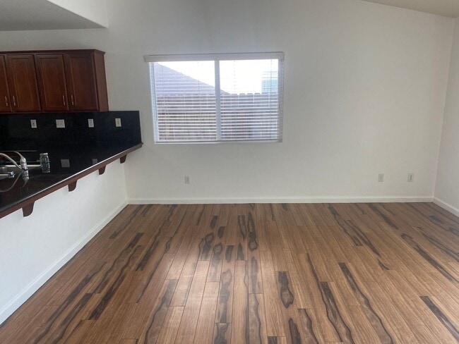Building Photo - 3 Bedroom 2 Bathroom in SE Visalia!!
