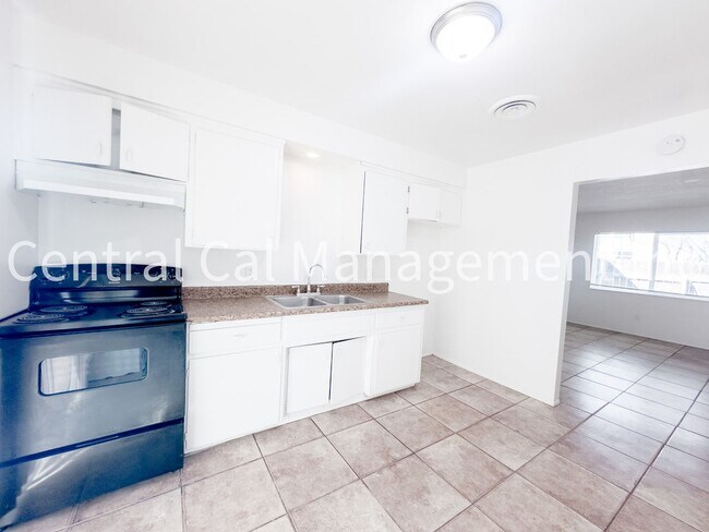 Building Photo - 611 Wilson Ave