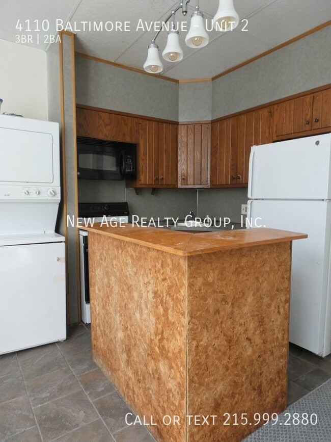 Building Photo - Sunny apartment available in University City!